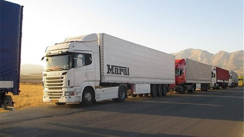 صادرات روزانه ۴۰۰ کامیون کالا از مرز مهران به عراق