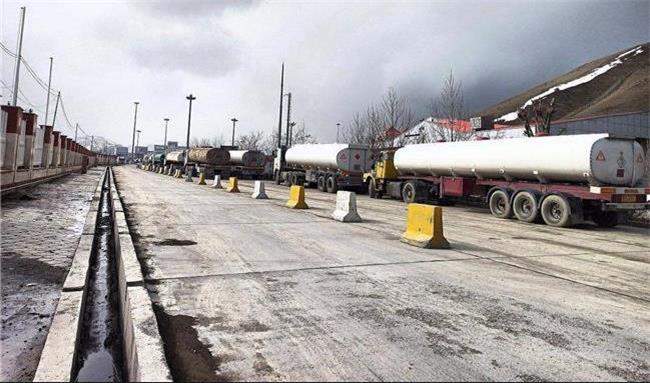 بخشنامه گمرک درباره انباشت کامیون های حامل سوخت در مرزها